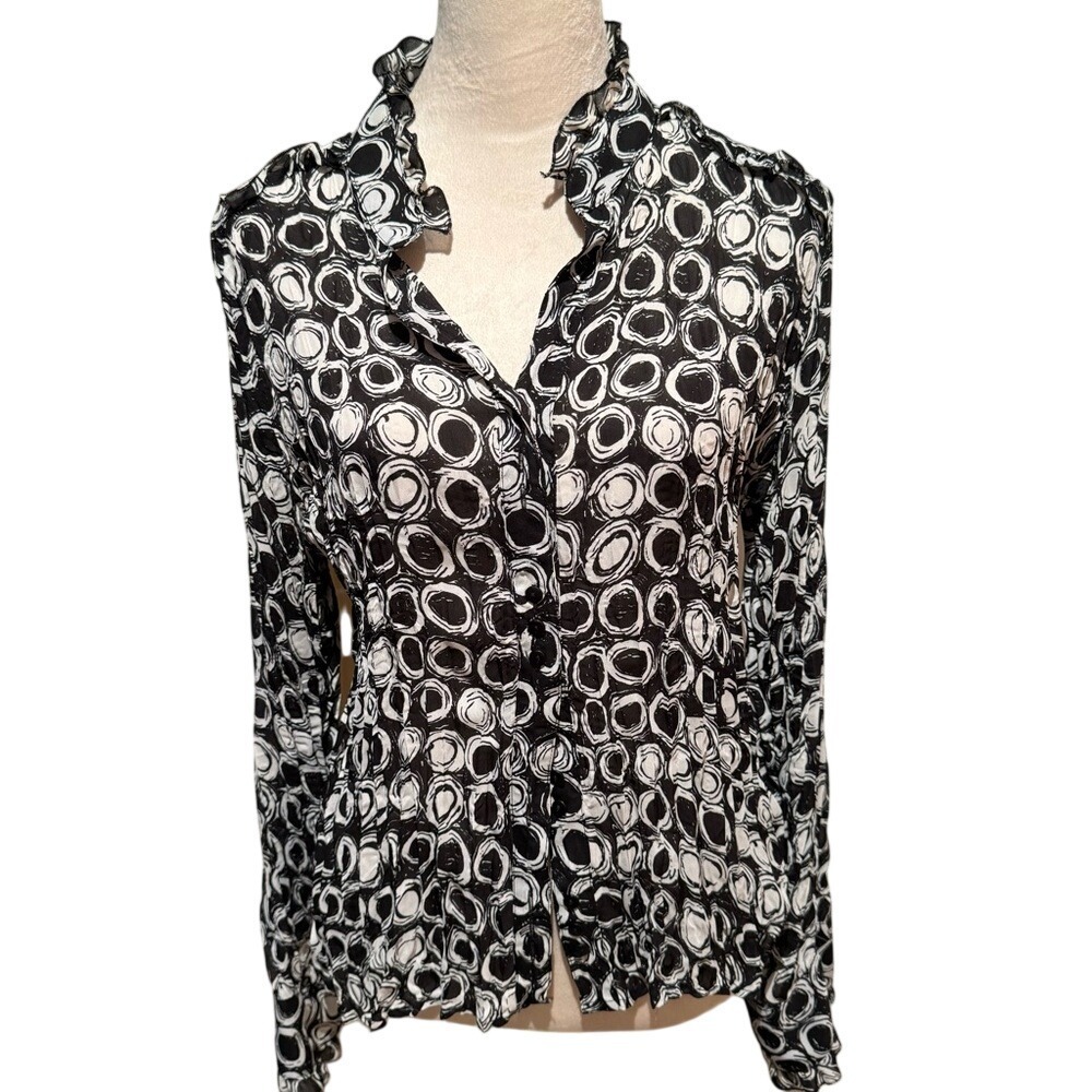 WORTHINGTON. L.Black & White Circle pattern. Ruffled,Pleated blouse.Button down. - Picture 2 of 8
